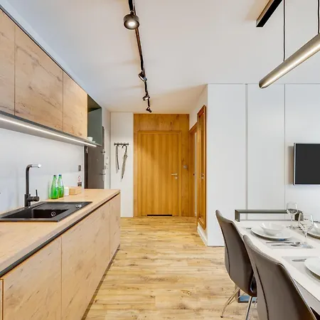 아파트 Altstadt-wohnung Chmielna Park By Interhome *